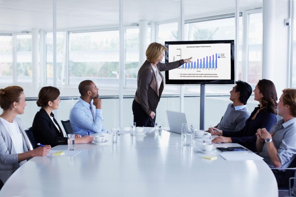 9 Tips For Customer Spotlights At Customer Advisory Board Meetings