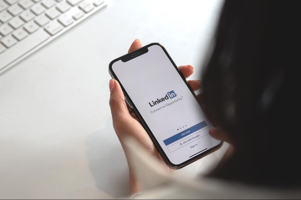 5 Overlooked Hacks to Maximize Your LinkedIn Presence