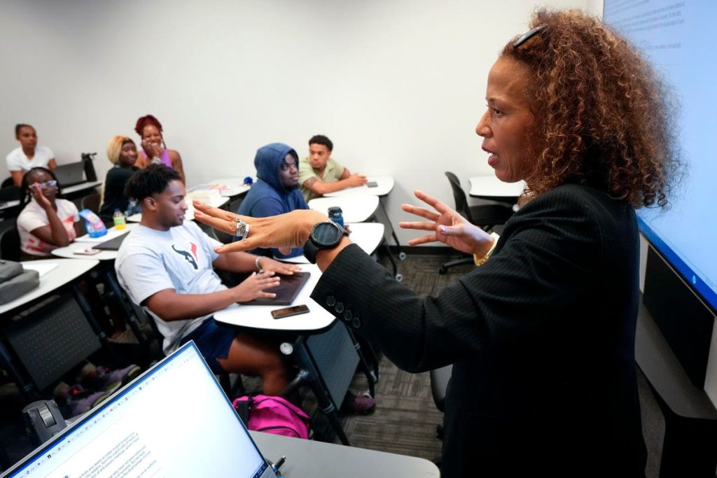 7 Steps To Update Courses In The Age Of Generative AI