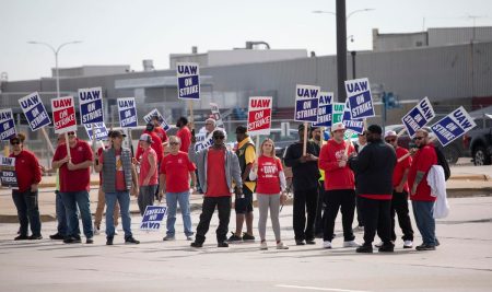 Auto Workers To Expand Strike At GM, Stellantis