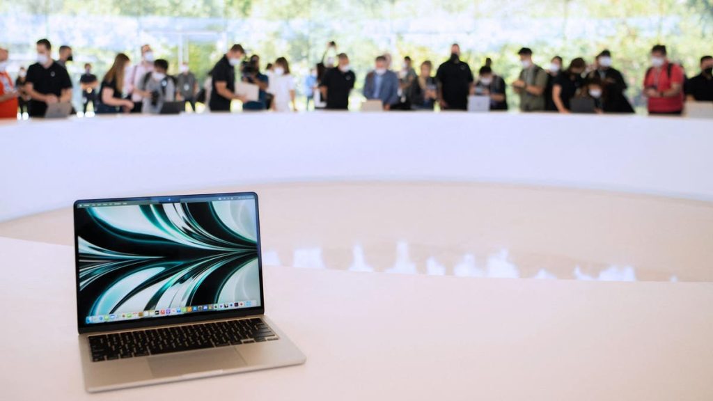 Apple Insider Reveals Disappointing MacBook Pro Details